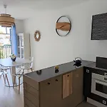 Centre: Beau Duplex T3 3* Avec Balcon, Parking, A Deux Pas De La Et Des Commerces - Fr-1-420-107 アルカション