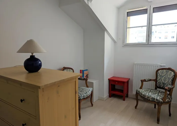 Centre: Beau Duplex T3 3* Avec Balcon, Parking, A Deux Pas De La Et Des Commerces - Fr-1-420-107 Apartament *